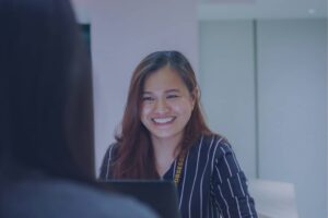Leading with Heart: Membangun Tim yang Solid dengan Emotional Intelligence