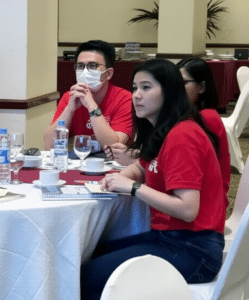 Karyawan Siloam Hospital mengikuti sesi coaching untuk membangun kepemimpinan transformatif dalam pengembangan organisasi.