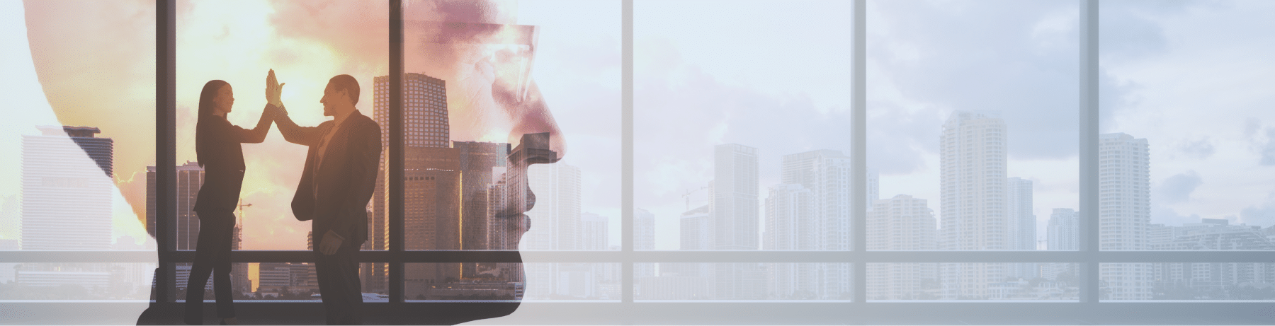 Dua profesional memberi high five dengan latar kota besar, menggambarkan kolaborasi, growth mindset & resilience dalam dunia bisnis modern.