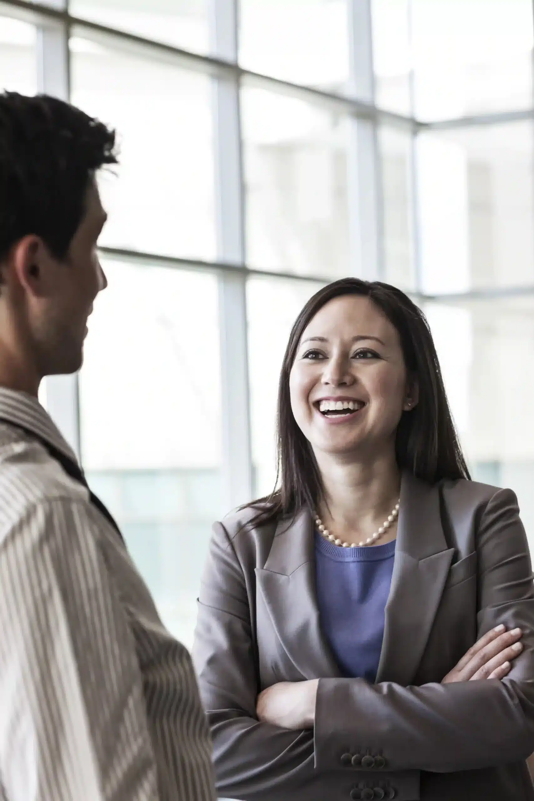 Mengapa Leader Perlu Menguasai Coaching Skill Mengapa leader perlu menguasai coaching skill? Ilustrasi percakapan coaching antara pemimpin dan anggota tim