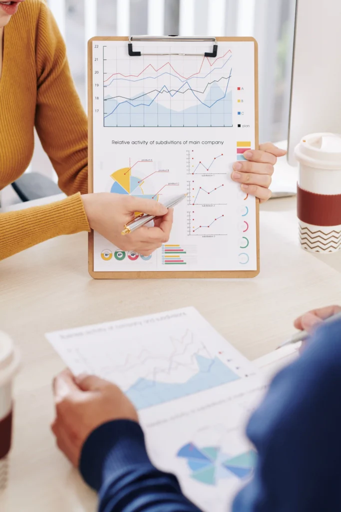 Hasil Leadership Development Melalui pendekatan experiential learning, intensive coaching, dan job-related assignment disertai simulasi skenario berbasis AI, program Leadership Development ini diharapkan mempercepat pengembangan peserta.